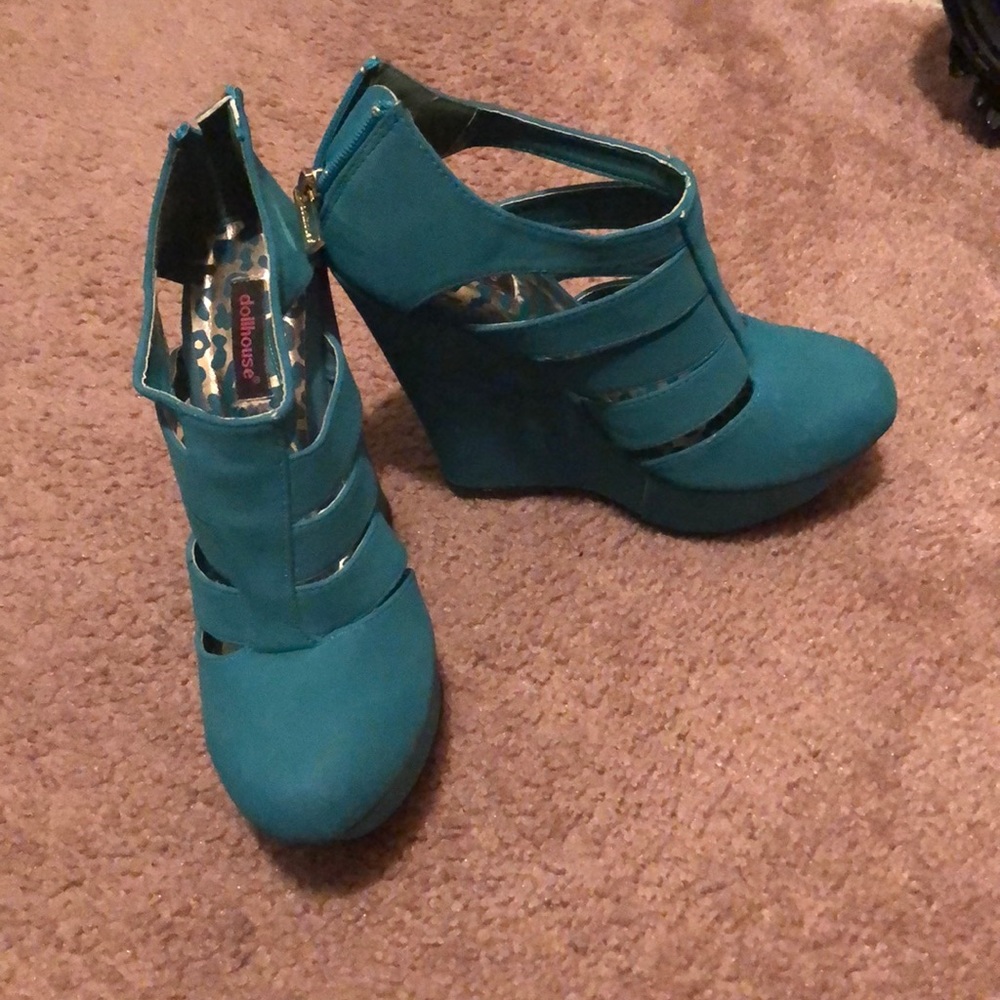 Shoes - Picture 3 of 3